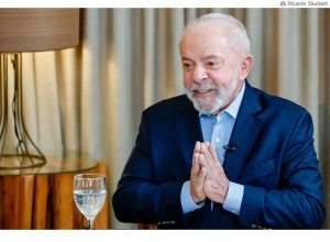 Lula pede voto descarradamente